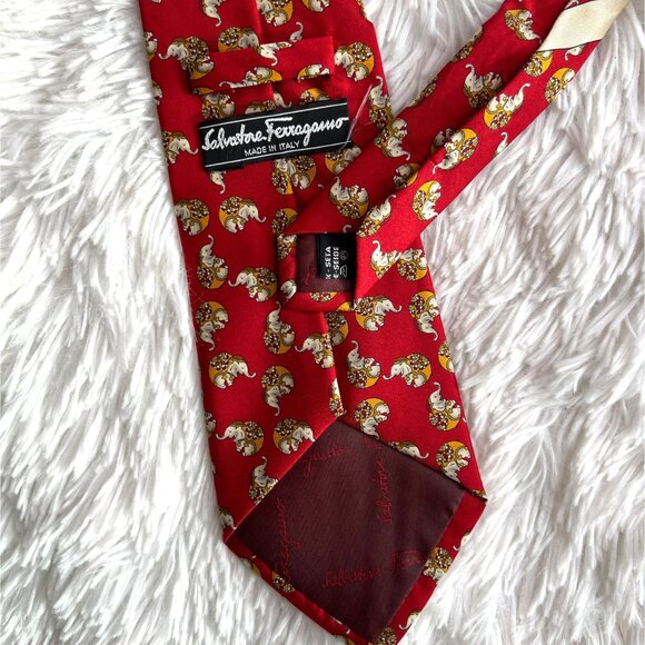 Salvatore Ferragamo Mens Silk Elephant Pattern Tie Made In Italy Red - Picture 3 of 5